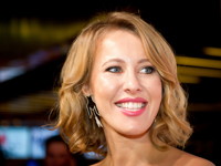 Больше не в тренде: Ксения Собчак в деревенском платье - «Я и Мода»