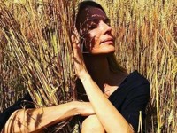 Любовь Толкалина устроила откровенную фотосессию в пшеничном поле - «Я как Звезда»