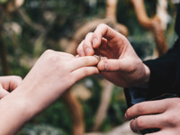 Ученые рассказали о влиянии красоты невесты на цену кольца - «Про жизнь»