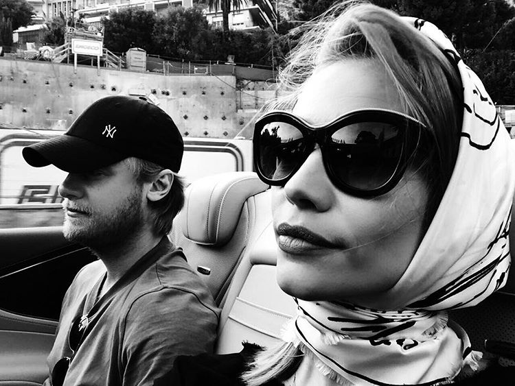 "Что стало-то с человеком?": Светлану Устинову на новом снимке сочли непривлекательной - «Красота»