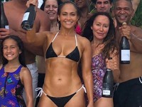 Лопез показала идеальный пресс в честь 49-летия - «Я как Звезда»