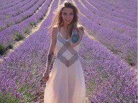 «Фея»: дочь Ирины Салтыковой прогулялась по лавандовому полю - «Я как Звезда»