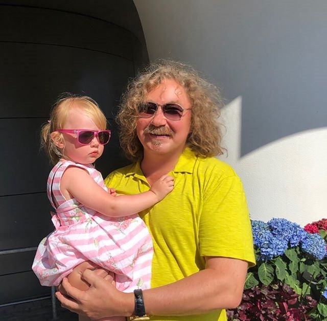 Дочка Игоря Николаева покорила сеть "Крылатыми качелями" - «Домашние Питомцы»