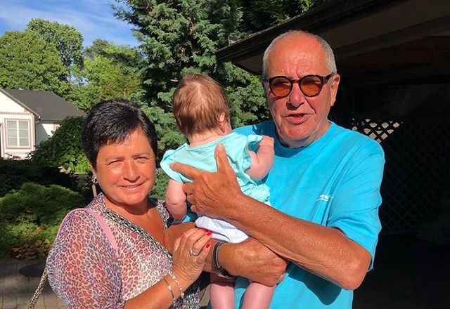 «Комары закусают и мухи»: фанаты переживают за дочь 78-летнего Эммануила Виторгана - «Домашние Питомцы»