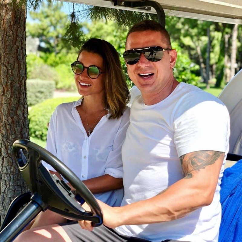 «Все отцы одинаковые»: Курбан Омаров вспылил от шутливого разговора о женихах дочери - «Психология»