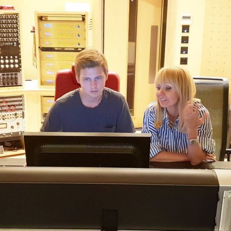 Валерия заявила, что не продвигала сына на руководящую должность швейцарской фирмы - «Психология»