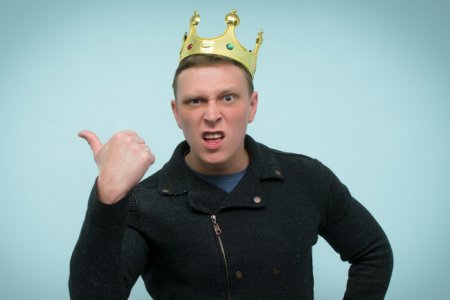 Перверзный нарцисс — кто он? Опознать и сбежать! - «Семейные отношения»