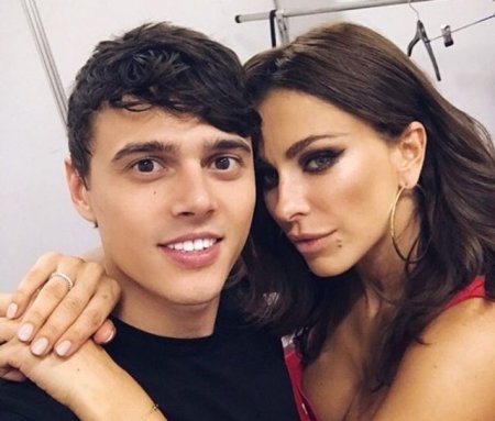 «Зубы под костюм брал?»: Никита Алексеев ослепил улыбкой на «Жаре-2018» - «Красота»