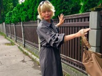 Юлия Меньшова в неоднозначном наряде прогулялась по деревне - «Я как Звезда»