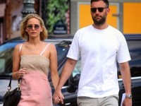 Дженнифер Лоуренс с новым бойфрендом гуляет по Парижу - «Я как Звезда»