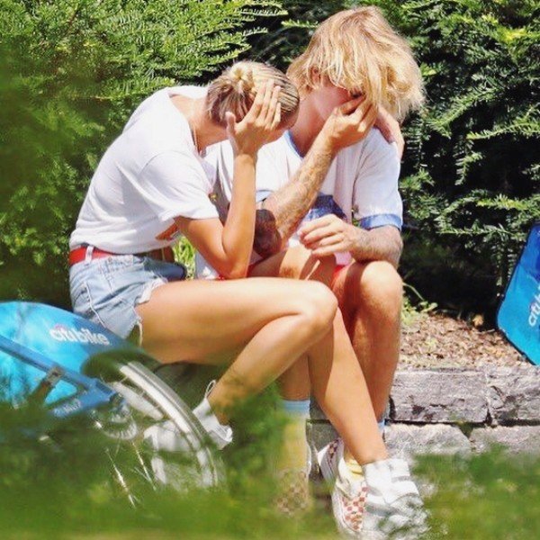 Джастин Бибер расплакался на глазах у своей невесты Хейли Болдуин - «Психология»