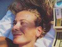 «Само солнышко»: 44-летняя Юлия Высоцкая восхитила соцсети естественной красотой - «Я как Звезда»