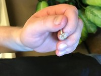 Потерянное в мусоре кольцо с бриллиантом за $30 тысяч нашли за четыре минуты - «Про жизнь»