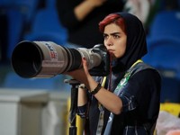 Иранская журналистка нашла оригинальный способ посмотреть футбол и прославилась - «Про жизнь»