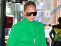 Дженнифер Лопез в ярком наряде прогулялась с бойфрендом - «Я как Звезда»