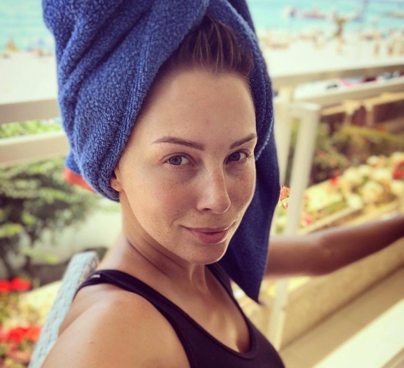 «Веснушки вам идут!»: Полина Диброва показала лицо без макияжа - «Красота»