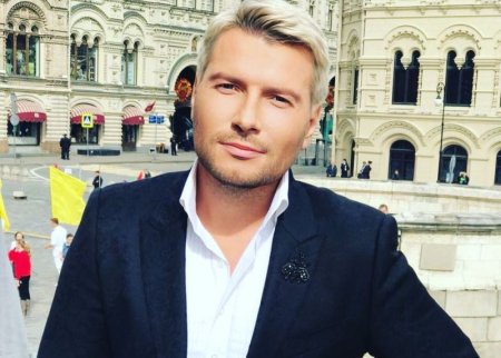 Фанатка призналась в любви Николаю Баскову, сев на шпагат на сцене - «Психология»