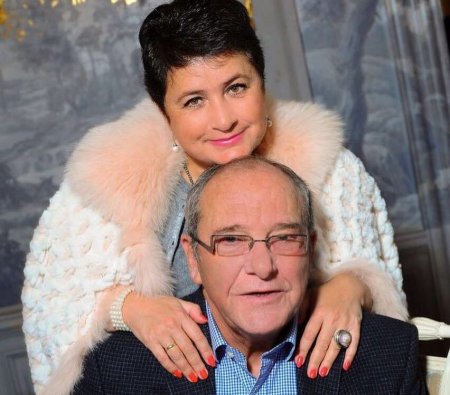 Счастье есть: Эммануил Виторган отдыхает с женой и дочкой на пляже - «Красота»