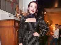 Одеваем русских звезд: Альбина Джанабаева в платье училки - «Я и Мода»