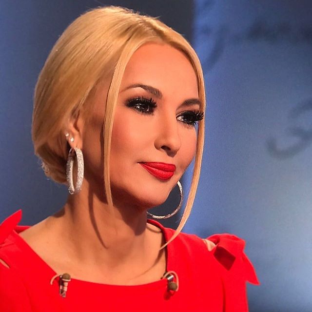 Лера Кудрявцева уснула в детской колыбели - «Домашние Питомцы»