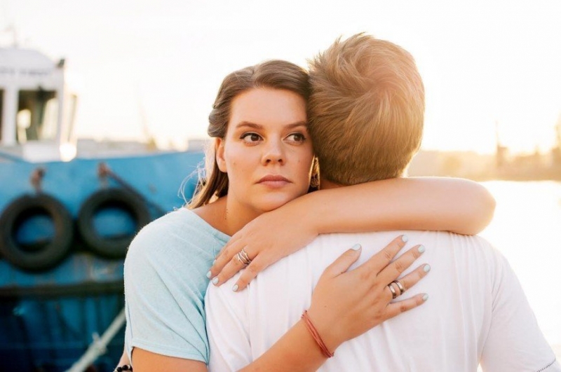 Поэтесса Вера Полозкова рассказала о плюсах семейной терапии - «Психология»