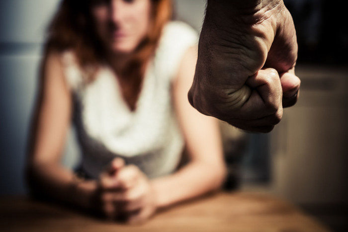 Как предотвратить насилие в семье: реальные шаги - «Семейные отношения»