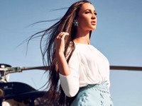 Ольга Бузова позирует в мини на фоне вертолета - «Я как Звезда»