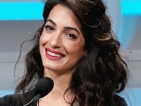 Амаль Клуни в стильном платье выступила на конференции - «Я как Звезда»