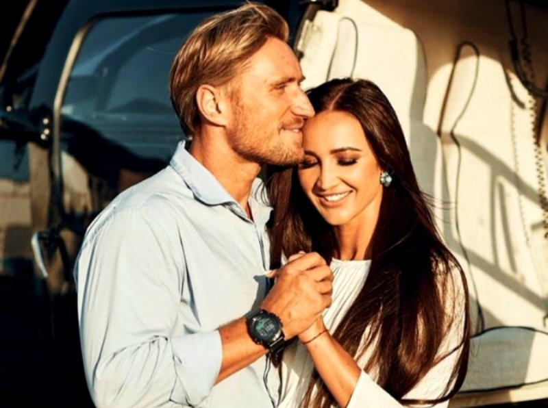 Ольга Бузова проигнорировала букет от Дениса Лебедева - «Домашние Питомцы»