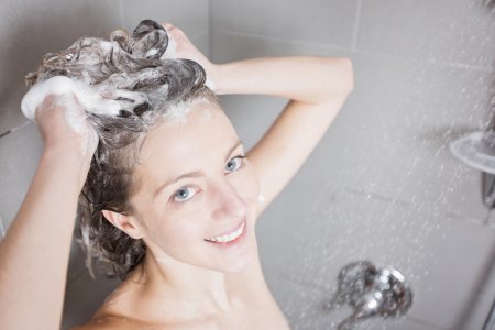 Шампуни без сульфатов и крем без парабенов: 5 мифов о вреде косметики - «Красота и здоровье»