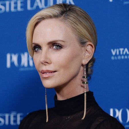 Похудевшая почти на 20 килограммов Шарлиз Терон продемонстрировала удачный вечерний образ - «Красота»