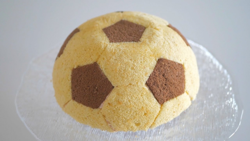 Торт "Футбольный мяч" с йогуртово-малиновым муссом  - «Видео советы»