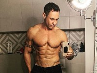 Стас Костюшкин продемонстрировал накачанный пресс - «Я как Звезда»