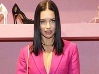 Роскошная Адриана Лима пришла на открытие бутика в одном пиджаке - «Я как Звезда»