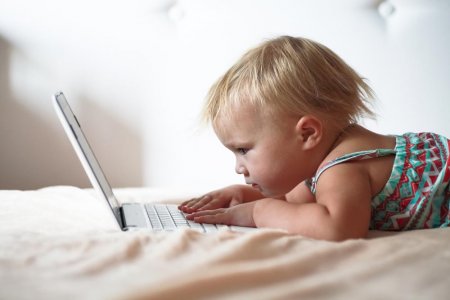 Ребенок в телефоне и за компьютером: регулировать ли время? - «Дети»