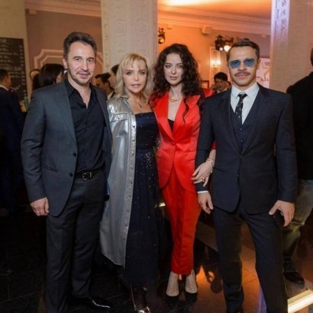 Марина Александрова в алом брючном костюме стала звездой светского раута - «Красота»