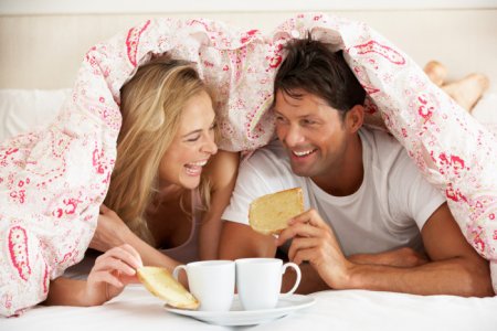 Почему юмор не всегда идет на пользу отношениям: мнение психолога Елены Любченко - «Семейные отношения»