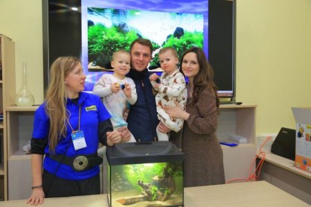Игорь Петренко и Кристина Бродская вышли в свет с тремя дочками - «Я и Дети»
