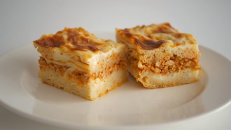 Вкусный обед или ужин из макарон и мясного фарша. Можно готовить заранее и заморозить  - «Видео советы»