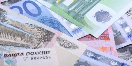 Россиян выдавливают из евро - «Бизнес»
