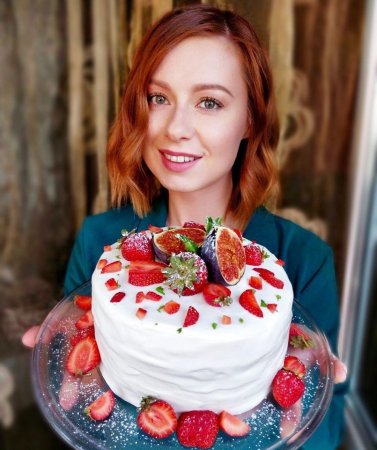 Вкус детства: невероятный бисквитный торт с клубникой от Юлии Савичевой - «Я и Кухня»