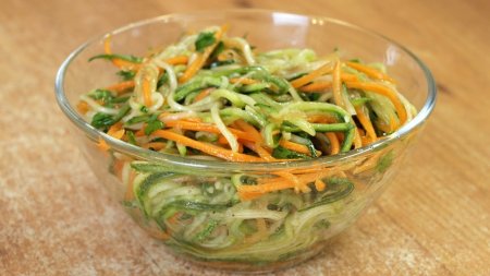 Салат "Овощная лапша" - пикантный летний салат  - «Я и Кухня видео»