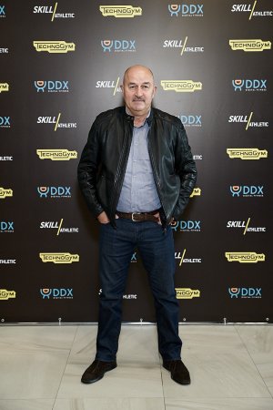 Станислав Черчесов с усами и в casual, а Светлана Мастеркова в шортах и кожаных брюках! Звезды спорта открыли новый формат фитнеса - «Я и Здоровье»