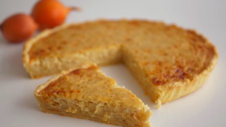 Пирог "Чиполлино" с луком и плавленым сыром  - «Видео советы»