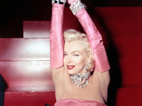 Соблазнить мужчину и забыть о войне: зачем женщин заставили полюбить розовый цвет - «Я и Мода»