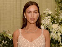 Ирина Шейк появилась на светском вечере в нюдовом платье-сетке - «Я как Звезда»