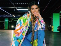 Анна Седокова в яркой шубе и с длинными косами покорила фанатов - «Я как Звезда»