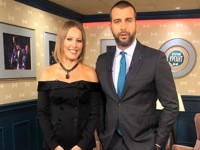 Собчак пришла к Урганту в стильном костюме с оголенными плечами - «Я как Звезда»