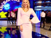 Пелагея надела на съемки нежно-розовый костюм - «Я как Звезда»