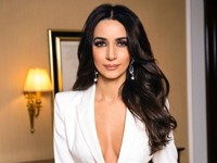 Зара примерила белоснежный костюм с пиджаком на голое тело - «Я как Звезда»